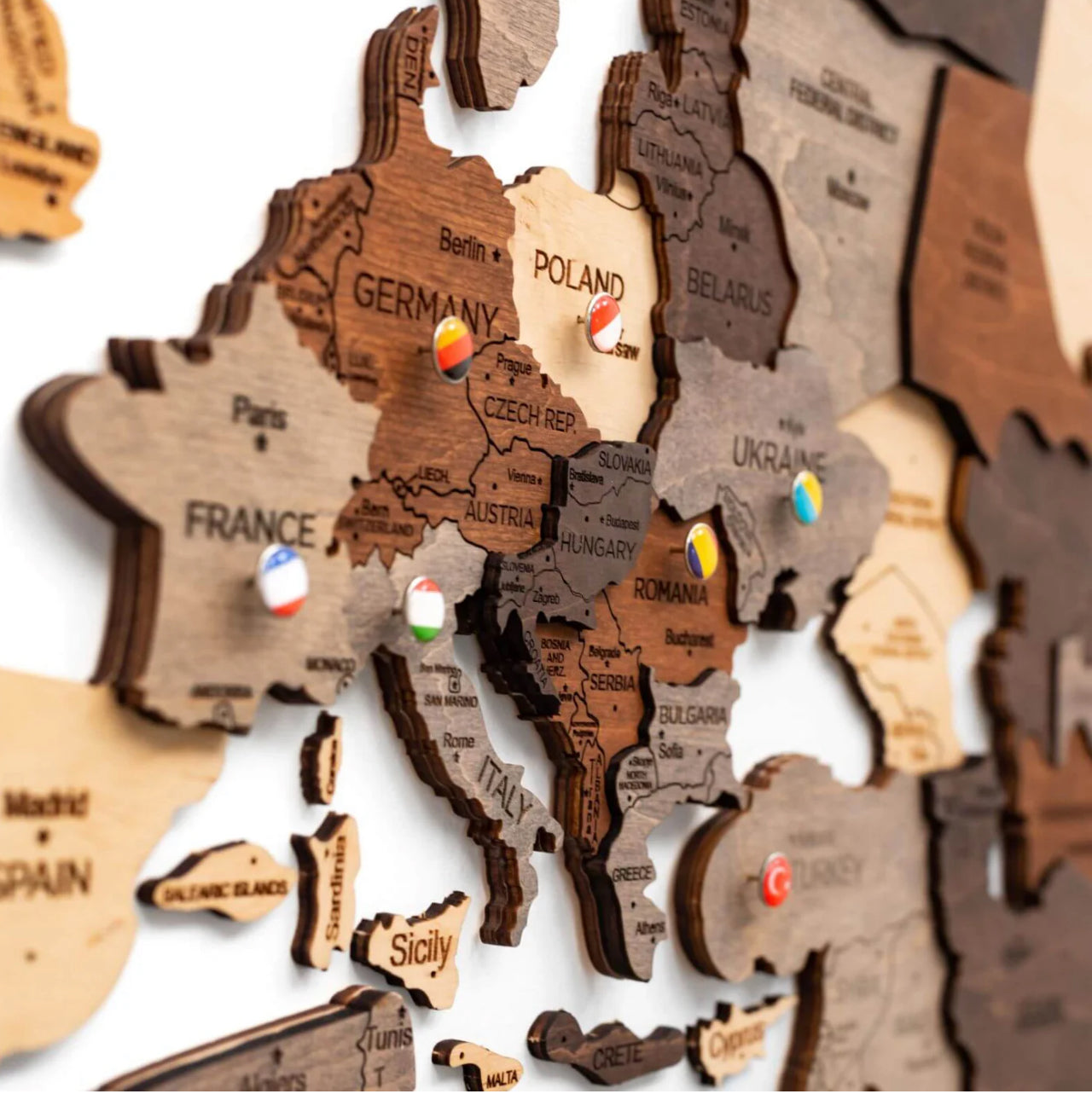 3D Mapa decorativo Multicolor em Madeira 100% natural com oferta de placa com pins de bandeiras de todos os países do mundo por tempo limitado! ⏳