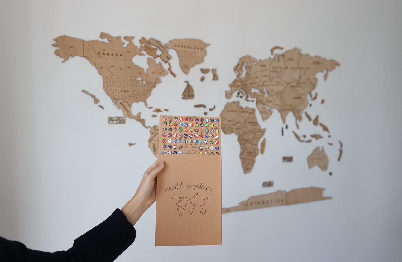 2D Mapa Decorativo "minimalist" em Madeira 100% natural com oferta de pins de bandeiras de todos os países do mundo (287) por tempo limitado! ⏳