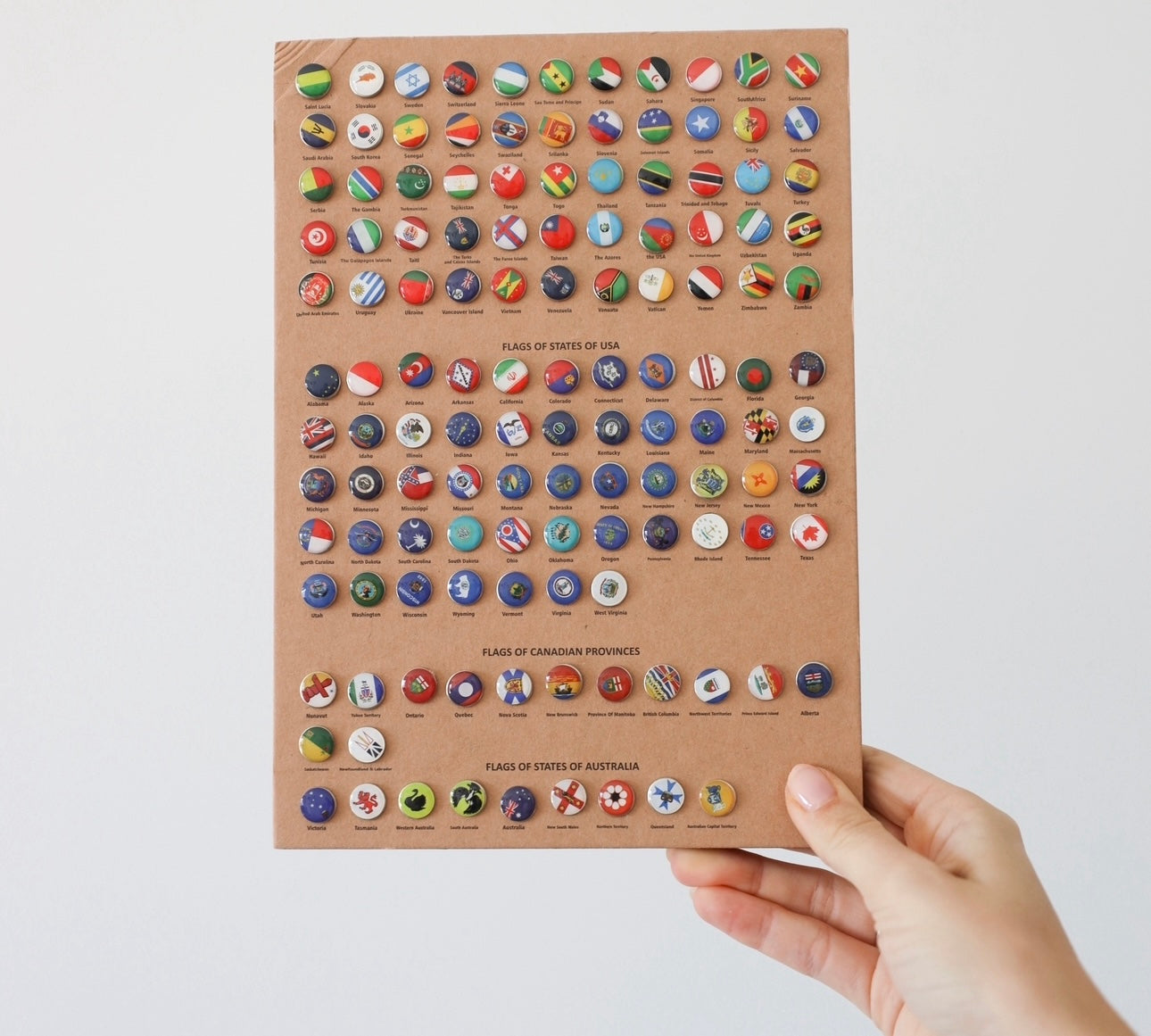 2D Mapa Decorativo "minimalist" em Madeira 100% natural com oferta de pins de bandeiras de todos os países do mundo (287) por tempo limitado! ⏳