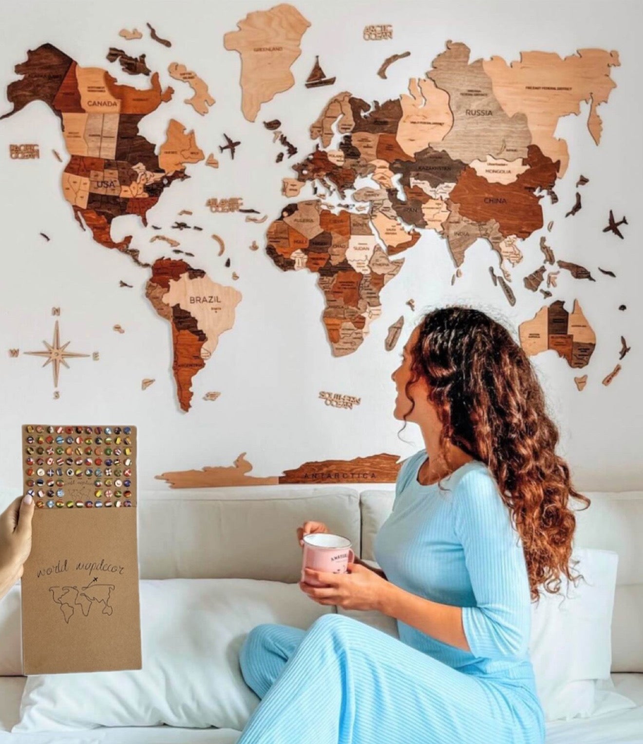 3D Mapa decorativo Multicolor em Madeira 100% natural com oferta de placa com pins de bandeiras de todos os países do mundo!