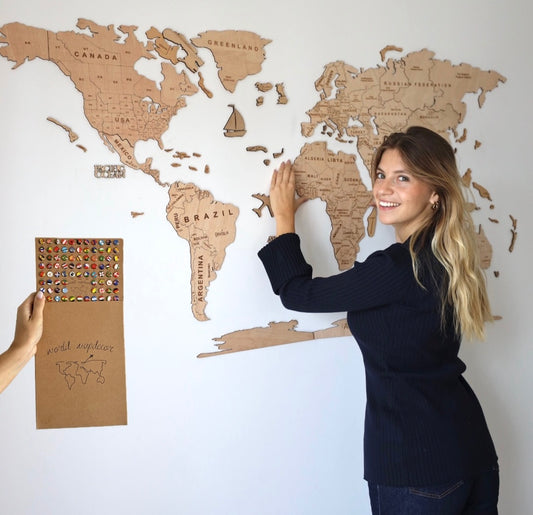 2D Mapa Decorativo "minimalist" em Madeira 100% natural com oferta de pins de bandeiras de todos os países do mundo!